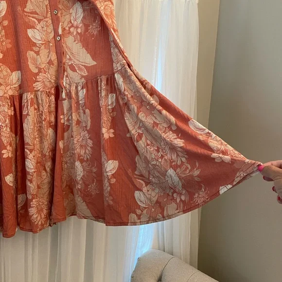 Free People Peachy Pink Romper Large. Bat wings. - Picture 3 of 9